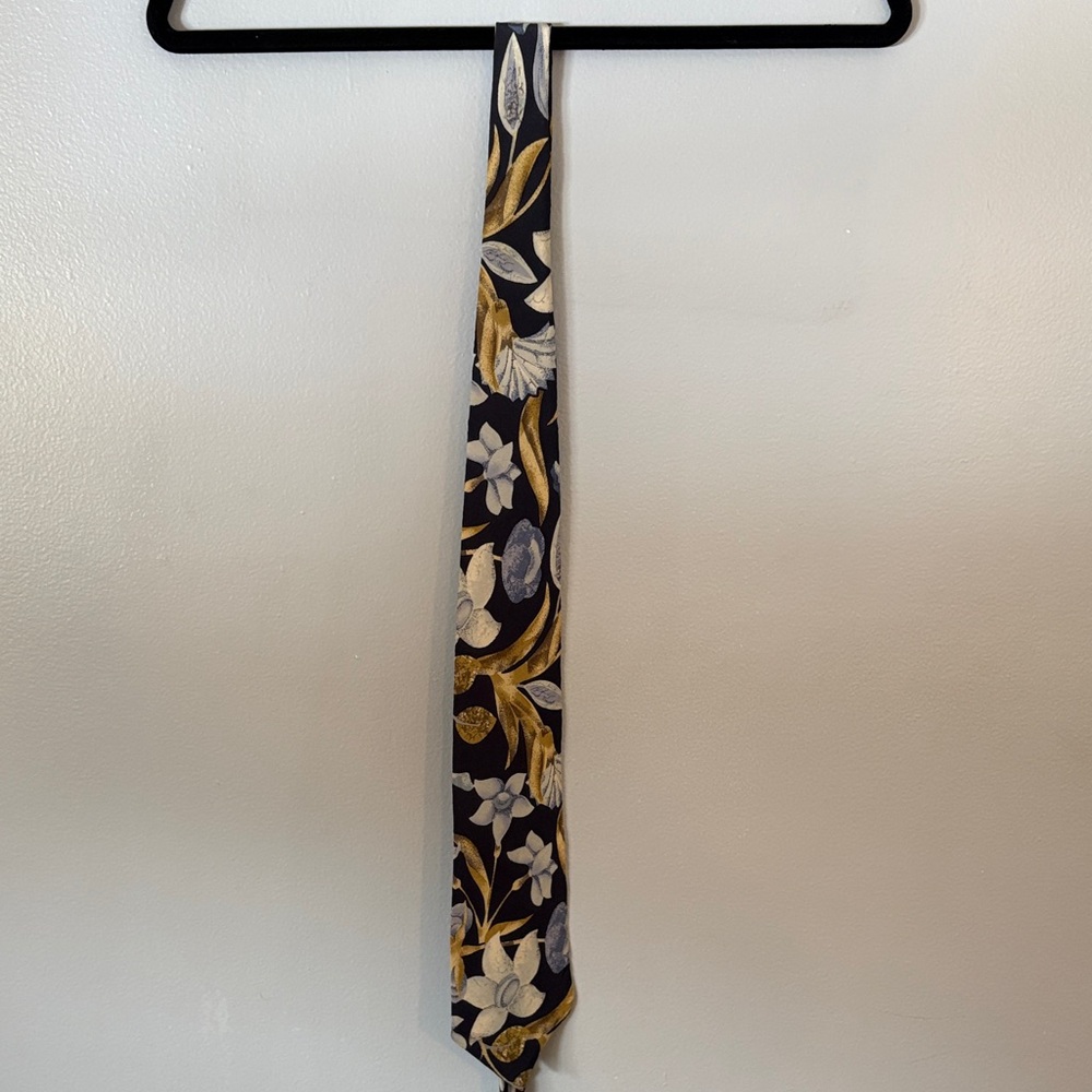 Elegant Floral Tie in Gold and Blue